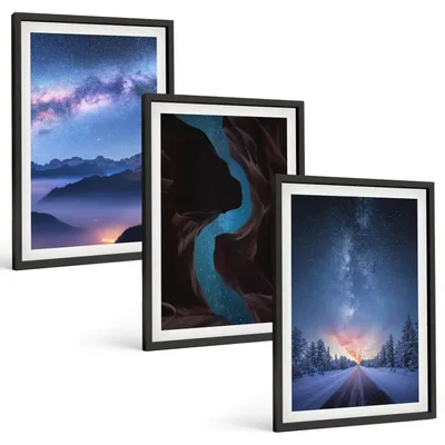 Produktbild von Bilder Set 3-teilig im schwarzen Rahmen – Wandbilder 3 Stück – gerahmte Poster für Wohnzimmer, Schlafzimmer und Flur – 40x60 cm – Nachthimmel, Berge, Winterlandschaft