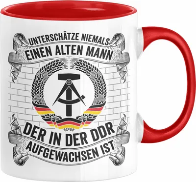 Produktbild von Unterschätze Niemals Einen Alten Mann Der In Der DDR Aufgewachsen Ist Tasse Geschenk (Rot)