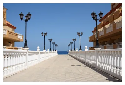 Produktbild von Wallario selbstklebendes Poster - Promenade mit Blick aufs Meer, Größe: 61 x 91,50 cm