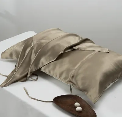 Produktbild von INF Kissenbezug aus 100 % Seide Hellbraun
