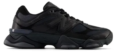 Produktbild von Kaufen Sie den New Balance 9060 Schwarz bei Kicksshop. Sportlicher schwarzer Uni-Sneaker mit modernem Design und bequemer Passform.