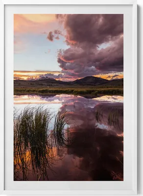 Produktbild von Wolken über einem See– Wandbild mit Rahmen – Gerahmtes Bild  – Wanddekoration – 70x100 cm –  Weiß Rahmen