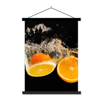 Produktbild von MuchoWow® Textilposter Orange - Stillleben - Wasser - Schwarz - Obst 40x53 cm mit schwarzem Rahmen - Abbildung