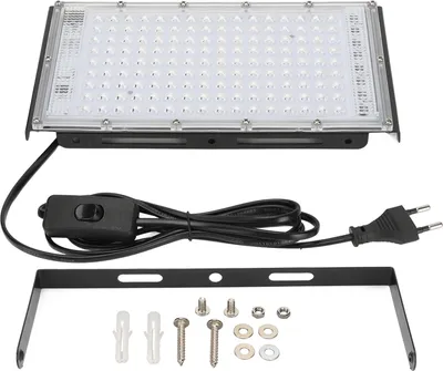 A floodlight with its accessories, including a mounting bracket and screws, is displayed against a white background.