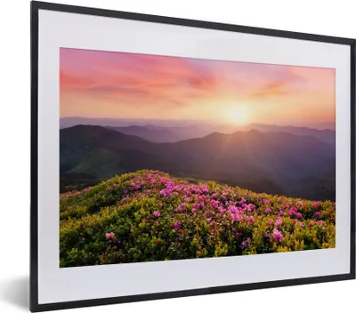 Produktbild von MuchoWow® Gerahmtes Poster Blumen - Berg - Sonnenuntergang - Landschaft 40x30 cm - Poster mit Schwarzem Bilderrahmen Wandposter Rahmen Foto Bilder - Bilderrahmen - Poster im Rahmen