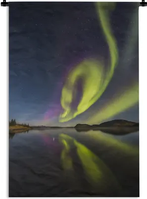 Produktbild von MuchoWow® Wandteppich Wandbehang Nordlichter - Schweden - Lila - Wasser - Grün 90x135 cm Tapisserie Dekoration Wandtuch - Baumwolle - Wandskulptur