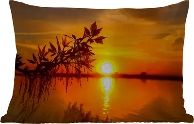 Produktbild von MuchoWow® Outdoor Kissen - Sonnenuntergang - Wasser - Pflanzen - Orange - 50x30 cm - Wetterfest - Lounge Kissen - Sofa kissen - Wohnzimmer Dekoration