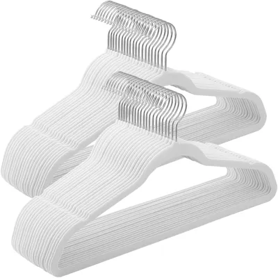 Produktbild von SONGMICS Kleiderbügel Samt, 50er Set, Jackenbügel, 41,5 cm breit, Anzugbügel, dünn, gut belastbar, um 360° drehbarer Haken, für Mäntel, Hemden und Anzüge, Weiß-Silber CRF026W04