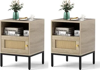 Produktbild von Rattan-Nachttisch, Boho-Beistelltisch mit Türschrank & Ablage, Akzent-Nachttisch mit Metallbeinen, kompakter Bauernhaus-Sofatisch, Natur
