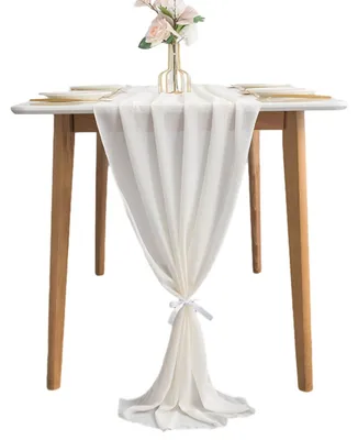 Produktbild von 1 Stück romantischer Chiffon-Tischläufer aus hochwertigem, transparentem Chiffon (74 x 305 cm) – weich, fließend und nahtlos verarbeitet. Ideal für Hochzeiten, Geburtstage oder festliche Anlässe: dekoriert Brauttisch, Kuchentisch oder Esstisch mit zeitloser Eleganz. Dank seiner Länge von 305 cm passt er perfekt auf runde und rechteckige Tische mit 6–10 Sitzplätzen. Der luftige Stoff lässt sich leicht drapieren – ob als klassischer Tischüberwurf oder mit eleganten Bodenfalten. Pflegeleicht: maschinenwaschbar