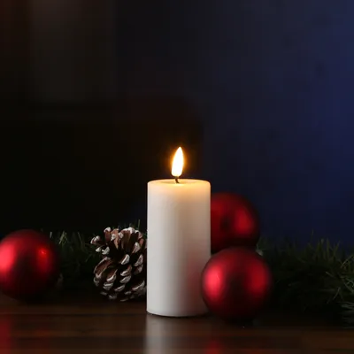 Produktbild von LED Stumpenkerze MIA - Echtwachs - realistische 3D Flamme - H: 10cm - D: 5cm - Batterie - weiß