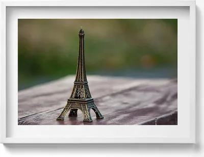 Produktbild von Eiffelturm-Souvenir– Wandbild mit Rahmen – Gerahmtes Bild  – Wanddekoration – 70x50 cm –  Weiß Rahmen