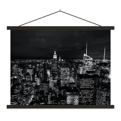 Produktbild von MuchoWow® Textilposter Skyline - Schwarz - Weiß - New York - Amerika 150x113 cm mit holzfarbenen Rahmen - Poster