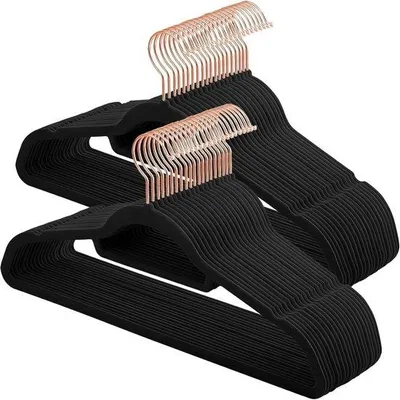 Produktbild von Vliesbesatz Kleiderbügel-Set mit 50 Stücken - Gleitdämpfer, mit Greifstange und drehbarer Bügel - Raumbewirtschaftend, 0,6 cm dick, 43,5 cm lang - Für Hosen - Rosa-Gold und Schwarz
