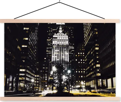 Produktbild von MuchoWow® Textilposter New York - Nacht - Beleuchtung 120x80 cm mit holzfarbenen Rahmen - Aufhängeset