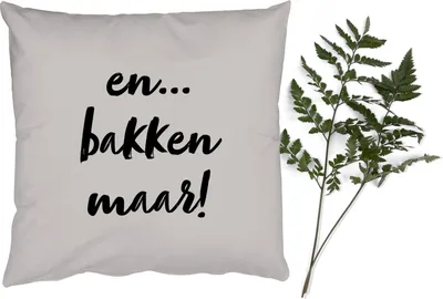 Produktbild von MuchoWow® Zierkissen Sofakissen Wohnzimmer Dekokissen 40x40 cm Taupe - Zitat - Und... Backen Sie! - Foto Kissen - Schlafzimmer Dekoration