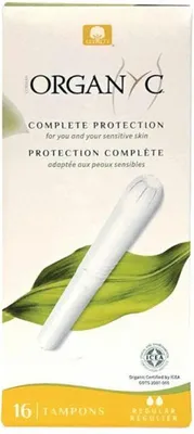Frontansicht der Produktverpackung von Organyc Tampons Regular. Die Schachtel für 16 Tampons zeigt einen Tampon mit Applikator auf einem grünen Blatt.