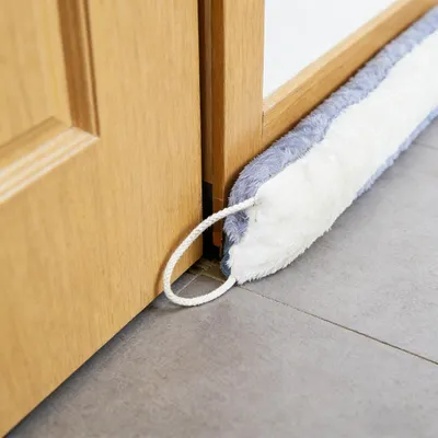 Obrázek produktu pro Těsnění pod dveře, 92 x 7 cm, brání průvanu, snižuje hluk, chrání před průvanem, vhodné pro dveře i okna, omyvatelné, prachotěsné, s háčkem, odnímatelné, určené pro spodní část dveří