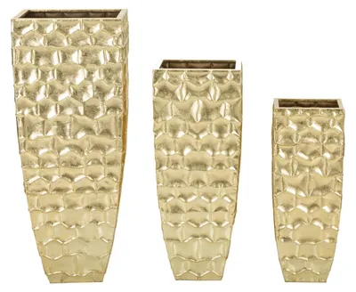 Produktbild von Set aus 3 quadratischen, goldfarbenen Metallvasen von Glody – Trio mit unregelmäßigen, geprägten Verzierungen im Glamour-Stil