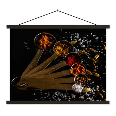 Produktbild von MuchoWow® Textilposter Gewürze - Löffel - Salz - Gewürze - Schwarz 150x113 cm mit holzfarbenen Rahmen - Poster