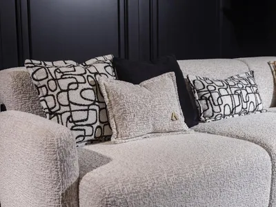 Immagine prodotto di Moderno divano a 3 posti beige in tessuto con struttura in legno