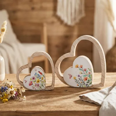 Produktbild von 2er Set Herz Aufsteller Blume MDF Holz 11cm 15cm Natur Blumenmuster Tischdeko Frühling Ostern Wohndeko Frühlingsdeko Osterdeko