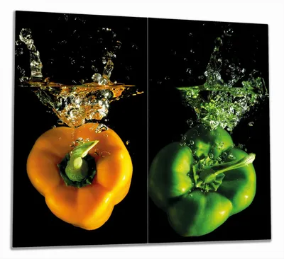 Produktbild von Wallario Herdabdeckplatte aus Glas, Größe 60 x 52 cm 2-teilig, Motiv Bunte Küche  Paprika in orange und grün im Wasser