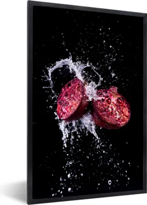 Produktbild von MuchoWow® Gerahmtes Poster Granatapfel - Frucht - Wasser - Schwarz - Violett 60x90 cm - Poster mit Schwarzem Bilderrahmen Wandposter Rahmen Foto Bilder - Kunst