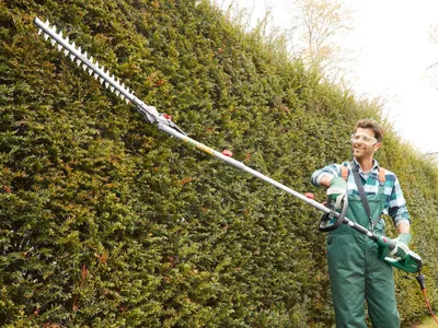 Produktbild von PARKSIDE® Langstielheckenschere »PHSL 900 A3«, 900 W Tragegurt mit Karabinerhaken NEUWARE
