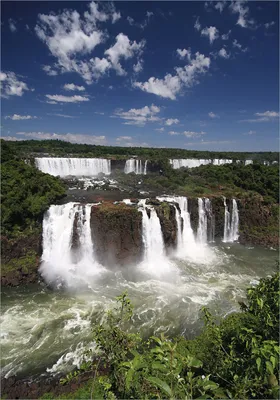 Produktbild von Wallario Poster - Iguazu-Wasserfälle, Kunstdruck Größe: 70 x 100 cm