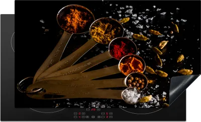 Produktbild von KitchenYeah© Herdabdeckplatte Gewürze - Löffel - Salz - Gewürze - Schwarz , 91x52cm, Küche Deko, Glaskeramikkochfeld Herdabdeckung, Abdeckplatte fùr Kochfeld