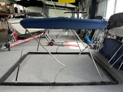Produktbild von 3 Stangen Bimini Top Deluxe aus Edelstahl 185-198cm Breite. Höhe 137cm Farbe blau