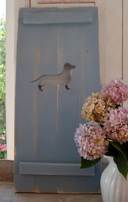 Produktbild von Landhaus Fensterladen Hund, Dackel, Shabby antique chic Hellblau, Handgefertigt