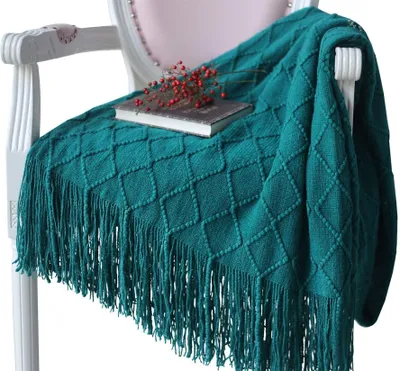 Immagine prodotto di Coperta lavorata a maglia morbida con frange, ideale per divano e letto