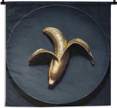 Produktbild von MuchoWow® Wandteppich Wandbehang Goldene Banane auf dunklem Hintergrund 90x90 cm Tapisserie Dekoration Wandtuch - Wandaufhänger