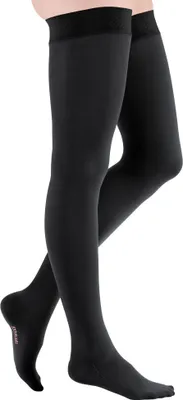 Produktbild von mediven comfort CCL1 Schenkelstrümpfe normal (72-83 cm) mit Trikotabschlussrand Größe: VII, Farbe: schwarz