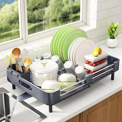Zdjęcie produktu dla Ibenzoa® – regulowany suszarkę do naczyń ze stali nierdzewnej, szerokość 33,5–50 cm, z pojemnikiem na sztućce, miską ociekającą (PP) i obrotową wylewką, antypoślizgowa