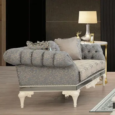 Produktbild von Casa Padrino Luxus Barock Chesterfield Sofa Grau / Beige / Weiß - Prunkvolles Wohnzimmer Sofa mit dekorativen Kissen - Barock Wohnzimmer Möbel