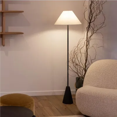 Produktbild von Atmooz Akiti Stehlampe – Ø 41 x H 141 cm – Weiß – Leinenschirm – Max. 60 W – E27-Fassung