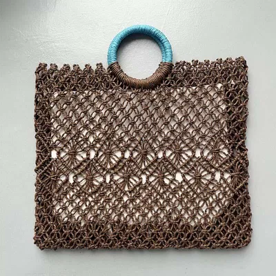 Produktbild von Handgeflochtener Stroh-Shopper in luftigem Design: Leichte Sommertasche für Damen. Perfekt für Strand, Urlaub & den täglichen Gebrauch