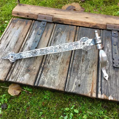 Produktbild von Antik geschmiedetes Langband, Torband Ladenband mit Kloben 42 cm Handarbeit