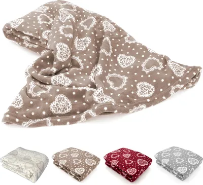 Produktbild von heimtexland ® Kuscheldecke Herzen Wohndecke Landhaus Soft Flanell 150x200 Sofadecke Typ283 Taupe