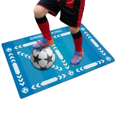 Produktbild von Fußball Trainingsmatte - 90x60 cm - Hellblau - Training Kinder - Rutschfeste Matte für Ballkontrolle - Kickmatte - Techniktrainer - Indoor & Outdoor