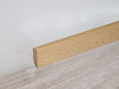 Produktbild von PROFI | 2,50 m | Braun 58mm Sockelleiste Eiche hell Nachbildung, Folierte Sockelleiste mit MDF Kern, Besonders beanspruchbar, Natürlicher Look, Hohe Oberflächenqualität, Einfache Cliptechnik Montage