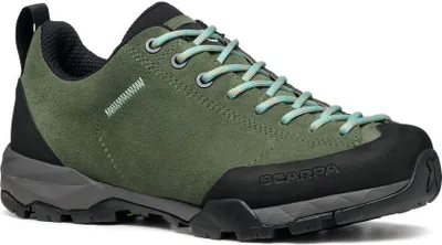 Damen-Wanderschuhe "Mojito Trail Wmn" von Scarpa in Olivgrün mit hellblauen Schnürsenkeln und schwarzer Gummisohle.