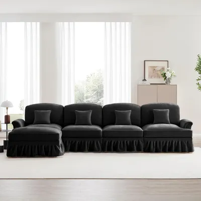 Produktbild von Klassisches modulares L-förmiges 4-Sitzer Sofa aus Chenille mit Trichter-Armlehnen, abnehmbarer Rüschenschürze, spindelförmigen Beinen & beweglichem Hocker – Tiefer, bequemer Sitz fürs Wohnzimmer,Schw