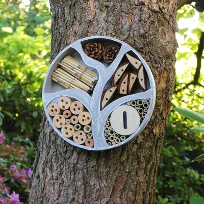 Produktbild von Insektenhotel Lebensbaum zum Aufhängen rund 30cm