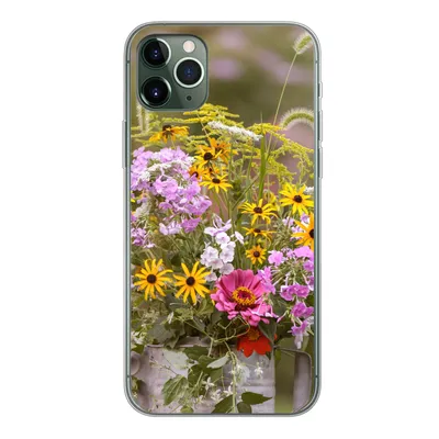 Produktbild von MuchoWow® Handyhülle Schutzhülle Hülle für iPhone 11 Pro Max Blumen - Gießkanne - Farbe Silikon Softcase Handy Hülle - Schutz