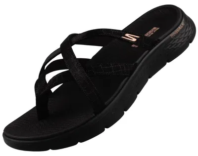 Das Bild zeigt eine schwarze Sandale mit einem minimalistischen und modernen Design. Die Sandale ist von der Seite abgebildet und hebt die Form sowie die verwendeten Materialien hervor.