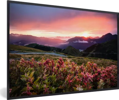 Produktbild von MuchoWow® Gerahmtes Poster Blumen - Berge - Landschaft - Nacht - Himmel - Rosa 90x60 cm - Poster mit Schwarzem Bilderrahmen Wandposter Rahmen Foto Bilder - Fotorahmen - Foto-Plakat